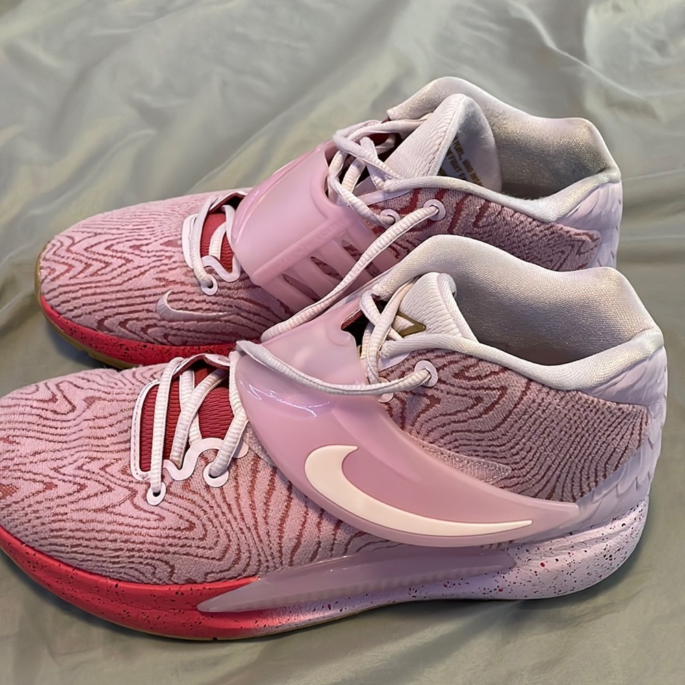 KD 14 Aunt Pearl basketball shoes (worn once)